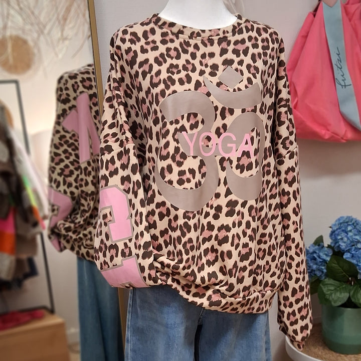 Pullover YOGA / BALANCE - Oversize Sweatshirt mit Leomuster